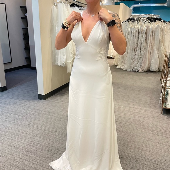 Pronovias Bohemian Wedding Dress - Picture 3 of 4